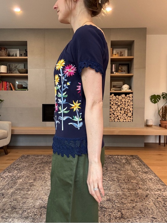 Vintage Navy Floral Embroidered off shoulder or Short-Sleeve Women's Top xs to s - Picture 5 of 15